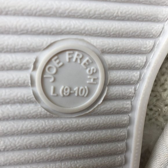 NWT Joe Fresh white fox winter slippers - size 9/10 - Picture 4 of 6